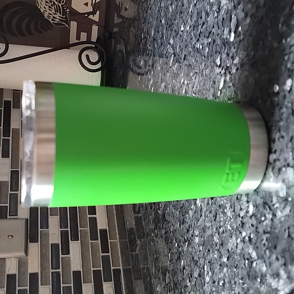 20 iz Yeti Rambler Canopy Green